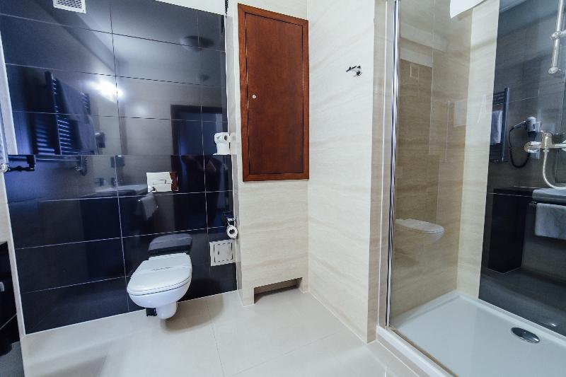 اتاق سوپریور, Rezydent