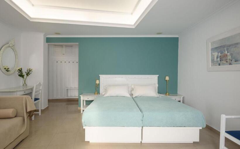 اتاق لوکس با وان آب گرم, Villa Renos