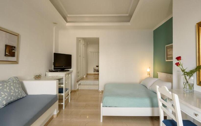 اتاق استاندارد سه تخته با چشم‌انداز, Villa Renos