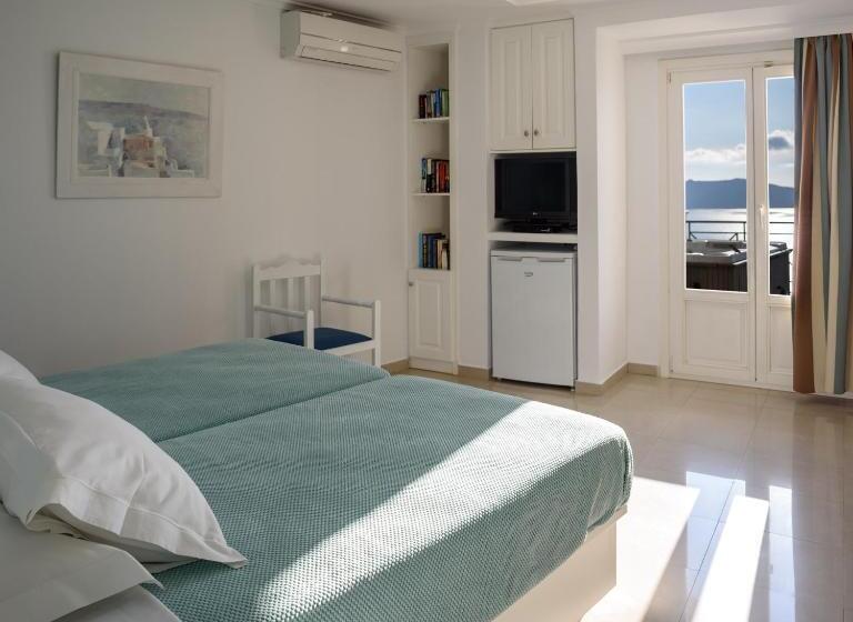 اتاق استاندارد سه تخته با چشم‌انداز, Villa Renos