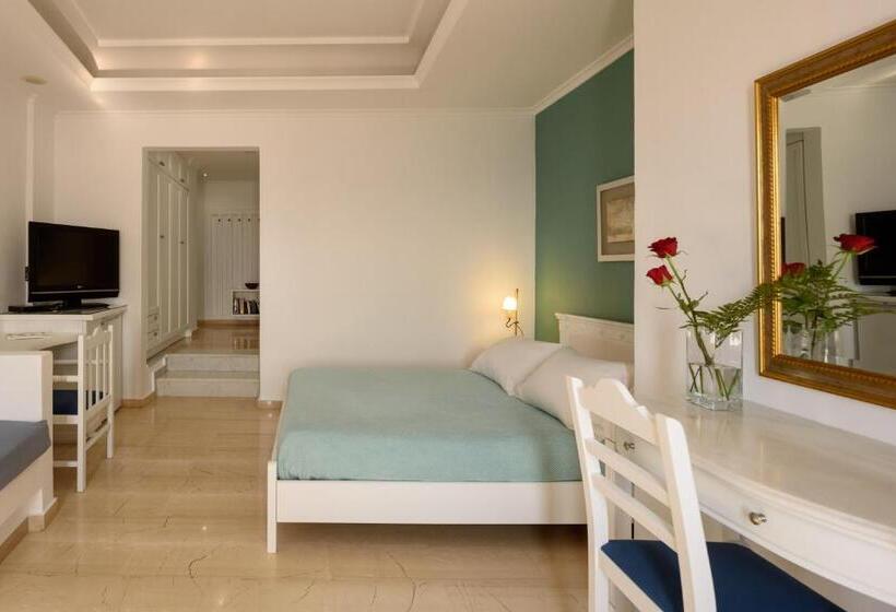 اتاق استاندارد سه تخته با چشم‌انداز, Villa Renos