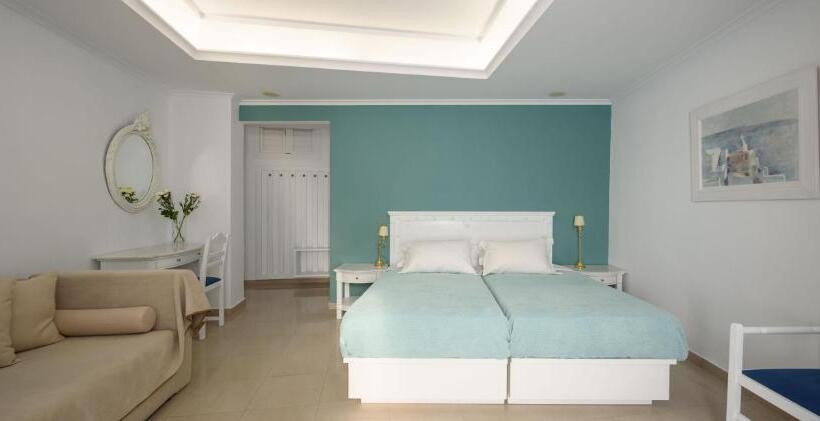 اتاق استاندارد سه تخته با چشم‌انداز, Villa Renos