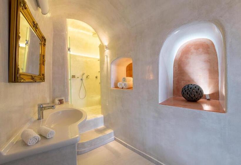 سوئیت جونیور با چشم‌انداز, Villa Renos