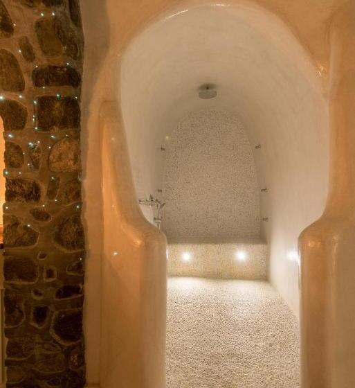 سوئیت با چشم‌انداز, Villa Renos
