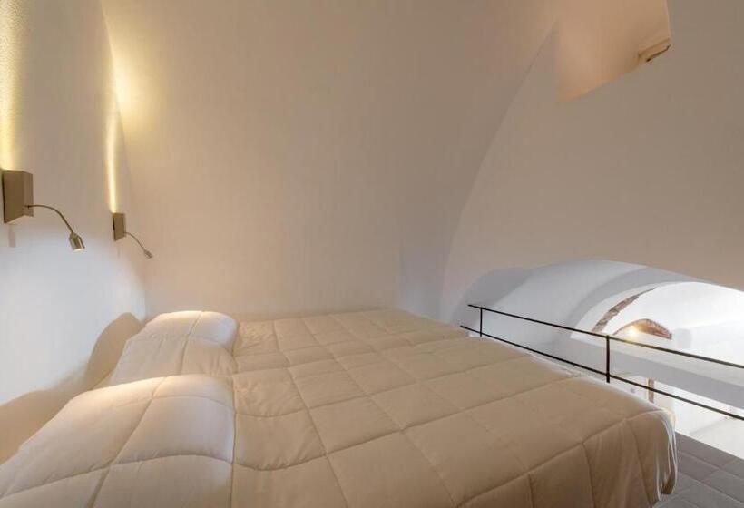 سوئیت با چشم‌انداز, Villa Renos