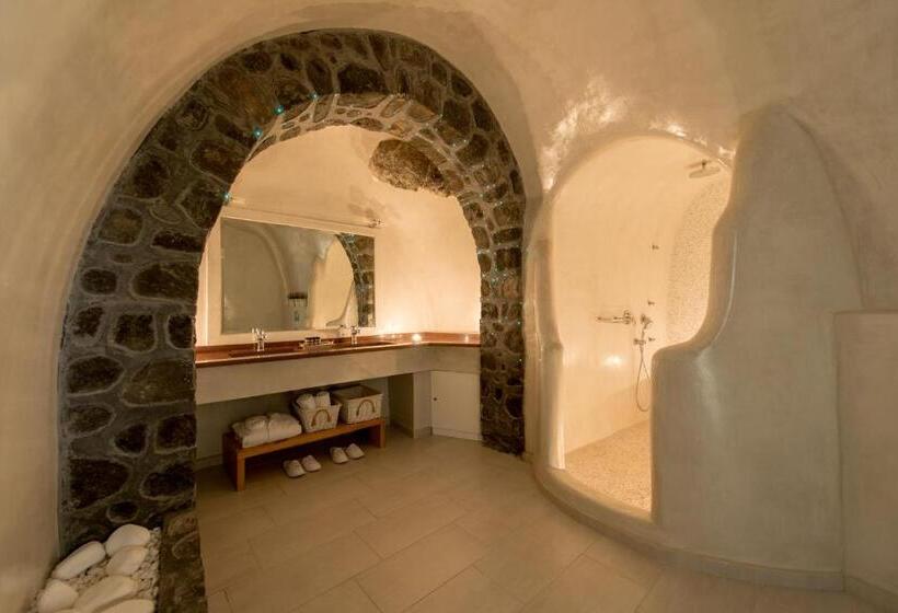 سوئیت با چشم‌انداز, Villa Renos
