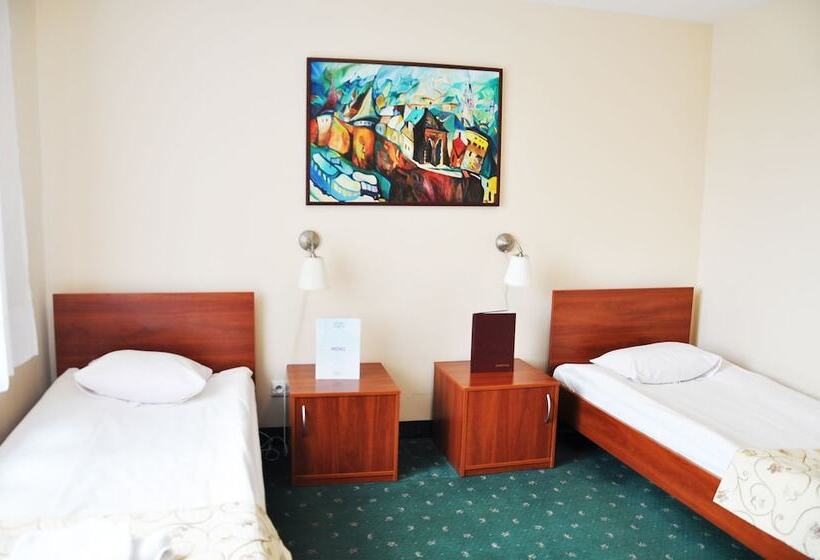 اتاق استاندارد سه نفره, Parkhotel Economic