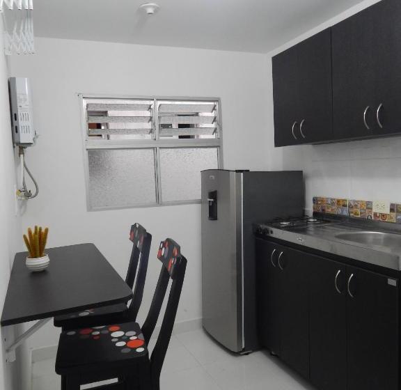 استودیوی استاندارد, Aparta Estudio 7051