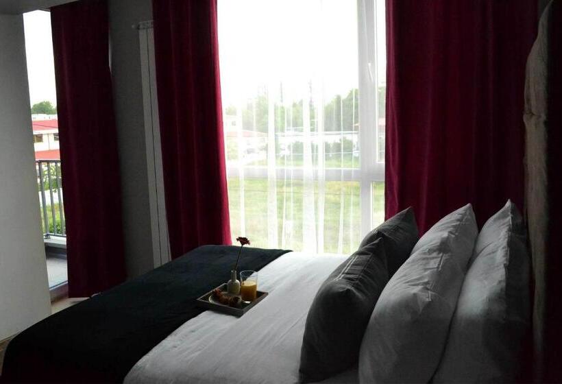 استودیوی استاندارد, Jn Boutique Apartments