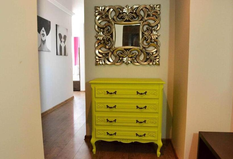 استودیوی استاندارد, Jn Boutique Apartments