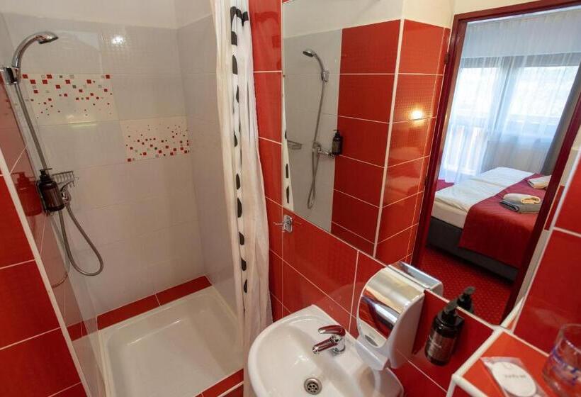 Pokój Trzyosobowy Standard z Balkonem, Wellness & Restaurant U Fandy