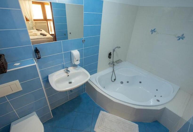 Pokój Deluxe Trzyosobowy, Wellness & Restaurant U Fandy