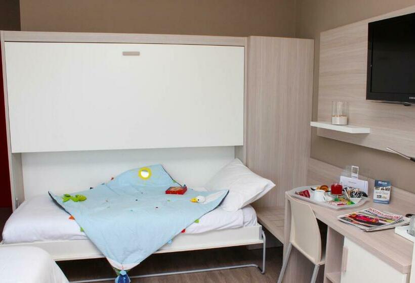 اتاق استاندارد سه نفره, Best Quality Hotel La Darsena