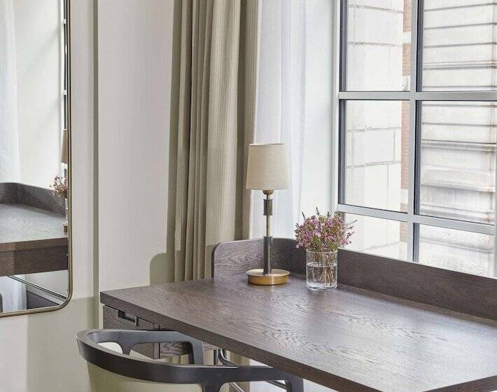 جناح, Hyatt Regency London Blackfriars