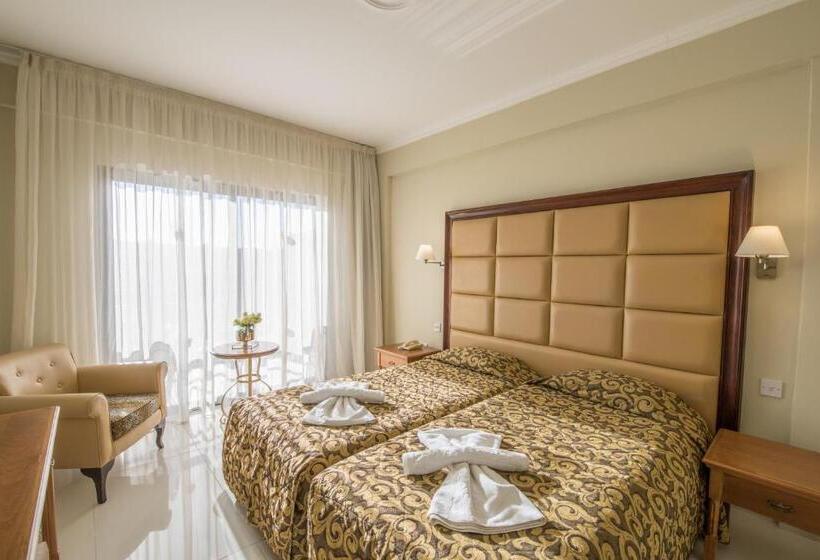 Номер Стандарт Вид на Город, Tsokkos Gardens