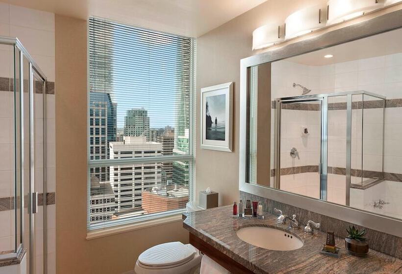 غرفة قياسية سرير مزدوج ذات إطلالة, Vancouver Marriott Pinnacle Downtown