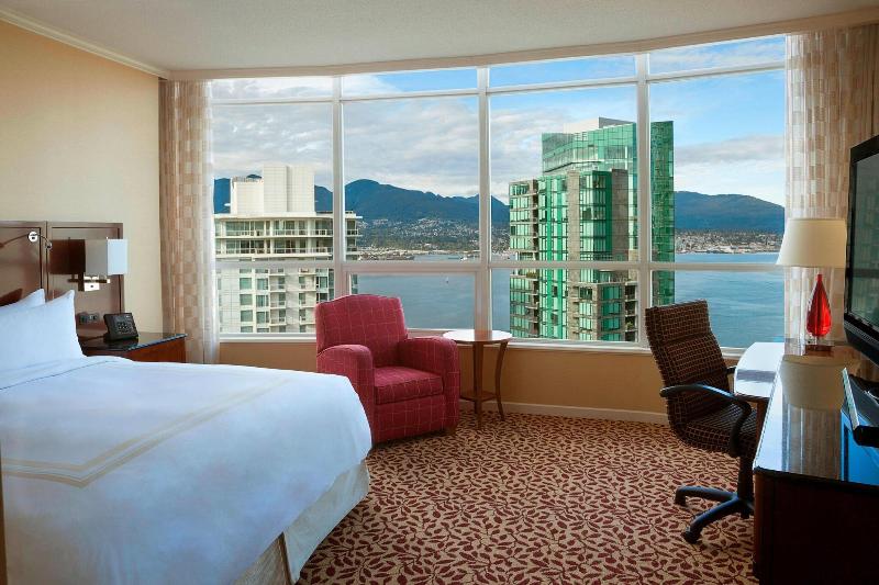 キングサイズベッドのスタンダードルーム, Vancouver Marriott Pinnacle Downtown