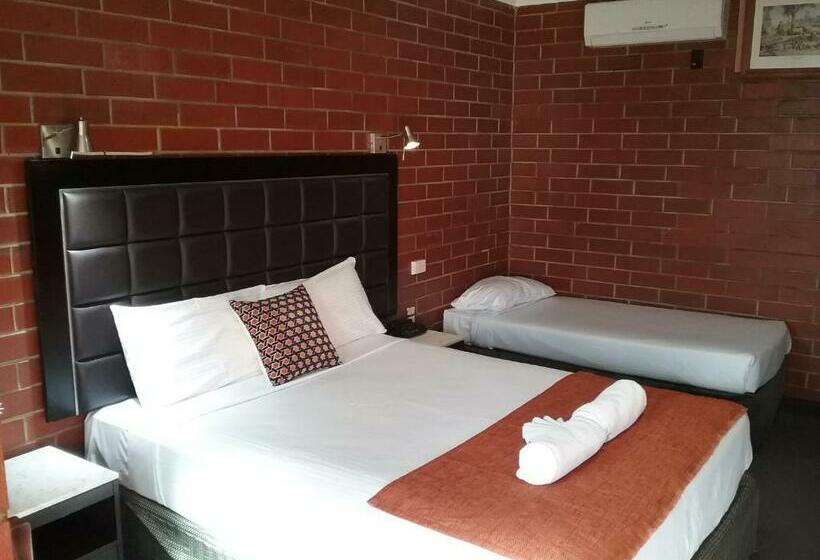 اتاق سوپریور سه تخته, Pooraka Motor Inn
