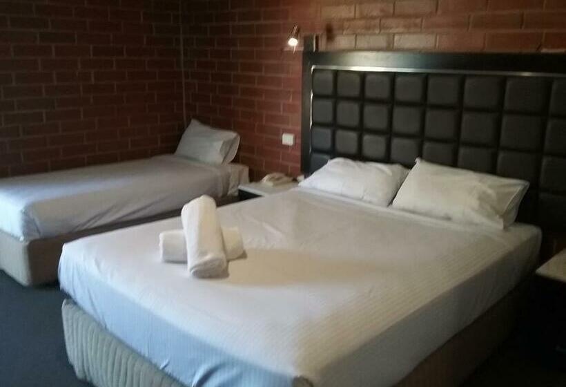 اتاق سوپریور سه تخته, Pooraka Motor Inn