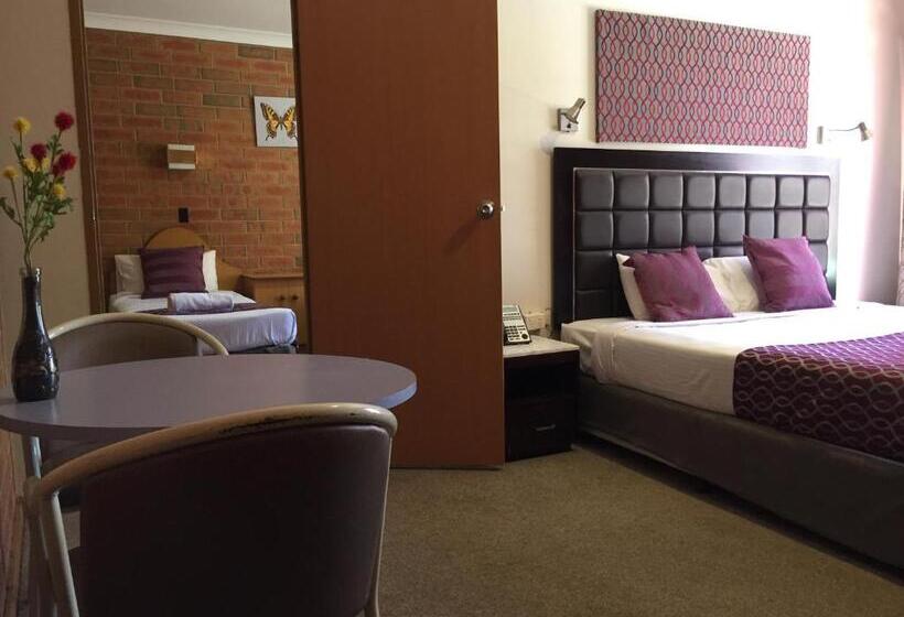 اتاق لوکس خانوادگی, Pooraka Motor Inn