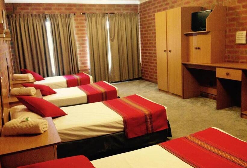 اتاق لوکس خانوادگی, Pooraka Motor Inn
