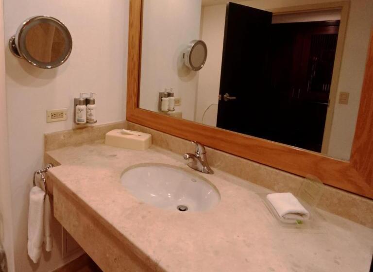 اتاق اجرایی با تخت بزرگ, Holiday Inn Monterrey Valle, An Ihg