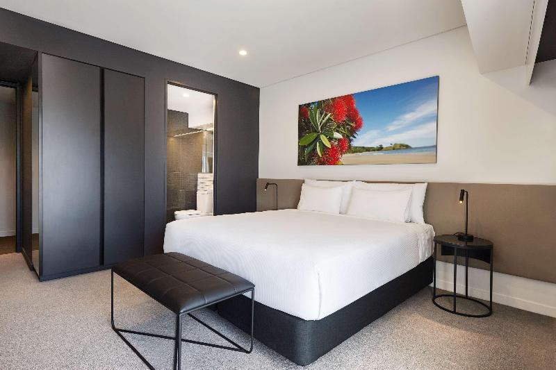 キングサイズベッドのスイートルーム, Radisson Hotel & Suites Fort Mcmurray