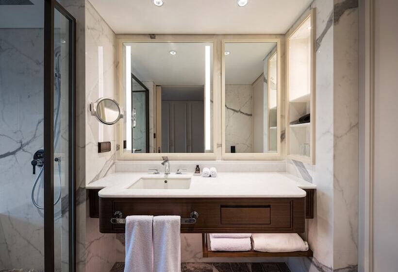 Номер Executive, The Ambassador Seoul  A Pullman