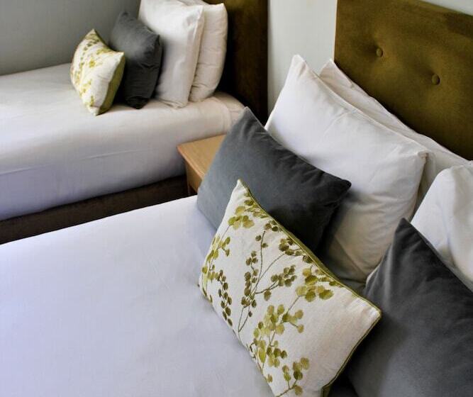 Семейный Номер, Victoria Square Hotel Clifton Village