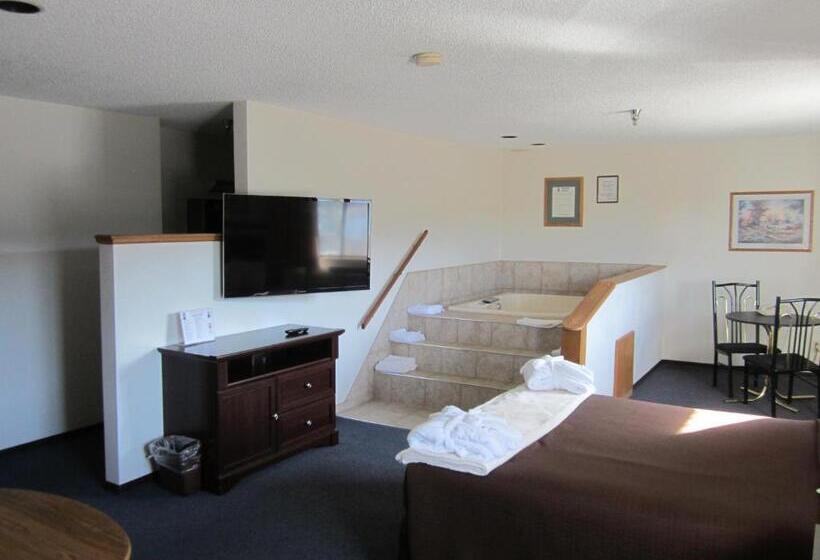 מיטת קינג בסוויטה, Super 8 By Wyndham Williams Lake Bc