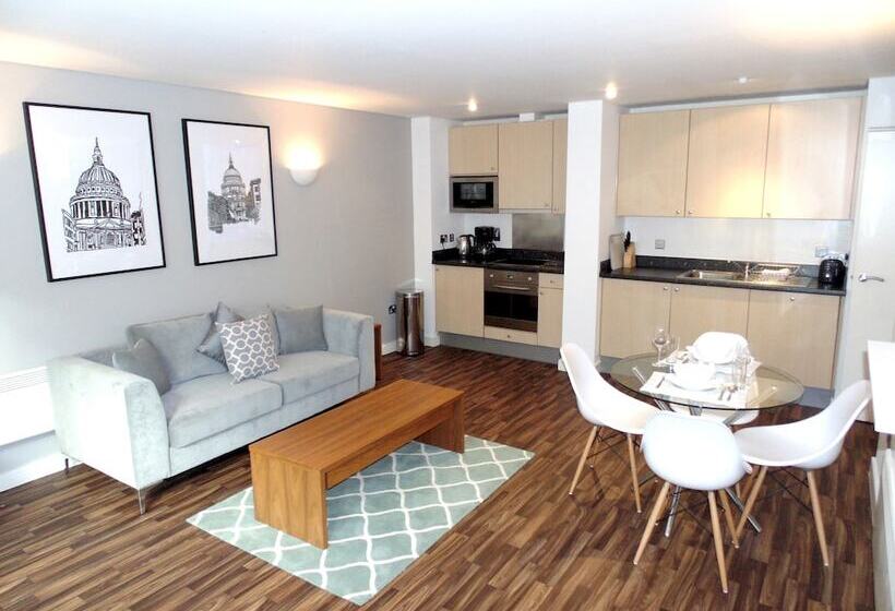 ２ベッドルームアパートメント, Oakwood Apartments Bow Lane
