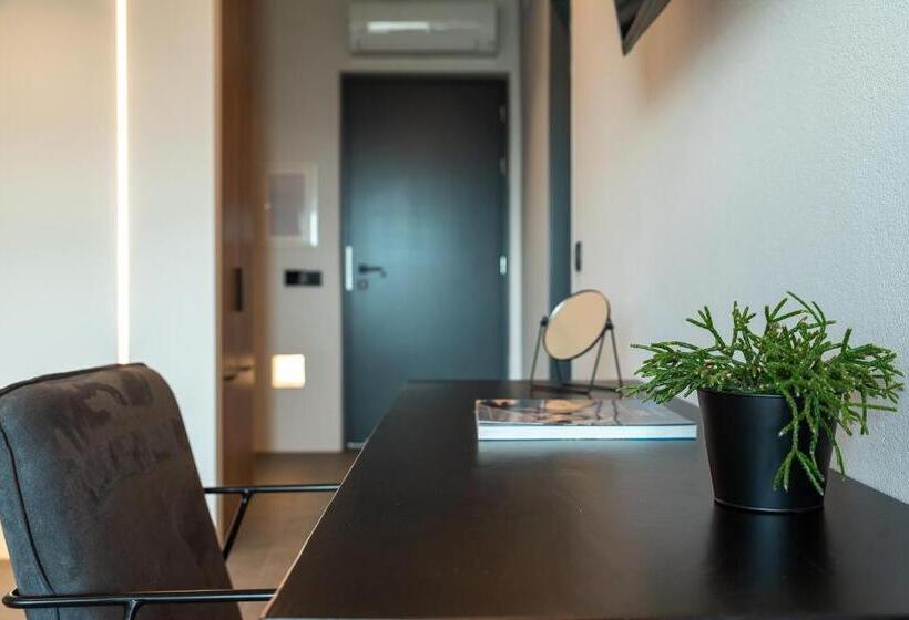 带大床的套房, Orion Suites