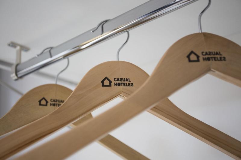 اتاق اکونومی, Casual Con Duende Cádiz