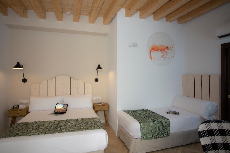اتاق استاندارد سه نفره, Casual Con Duende Cádiz