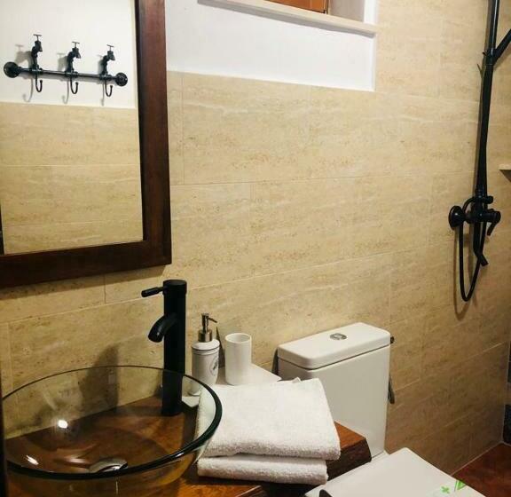 استودیوی استاندارد, Ama Guest House