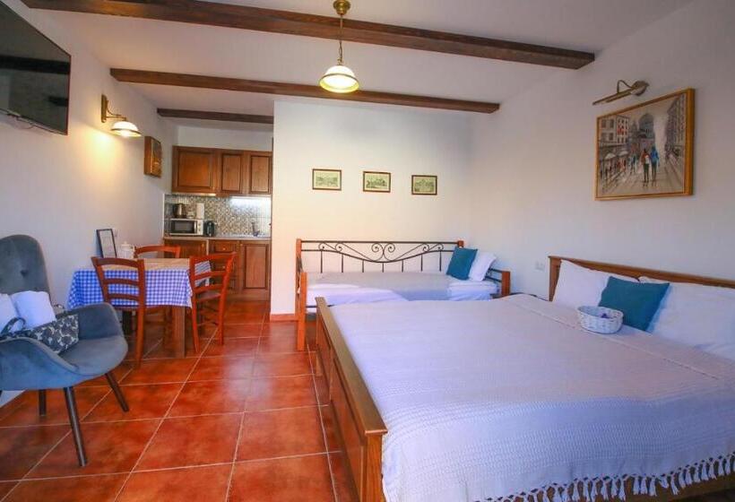 استودیوی استاندارد, Ama Guest House