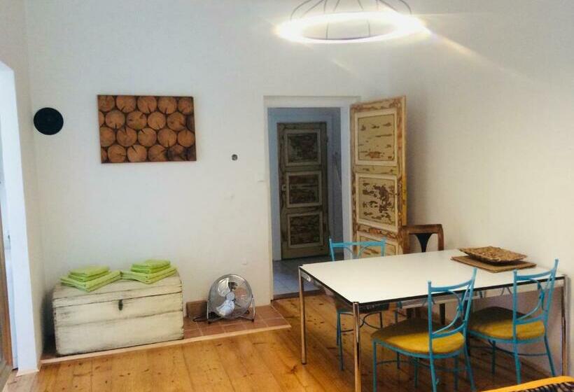 استودیوی استاندارد, Apartmán Sirius B
