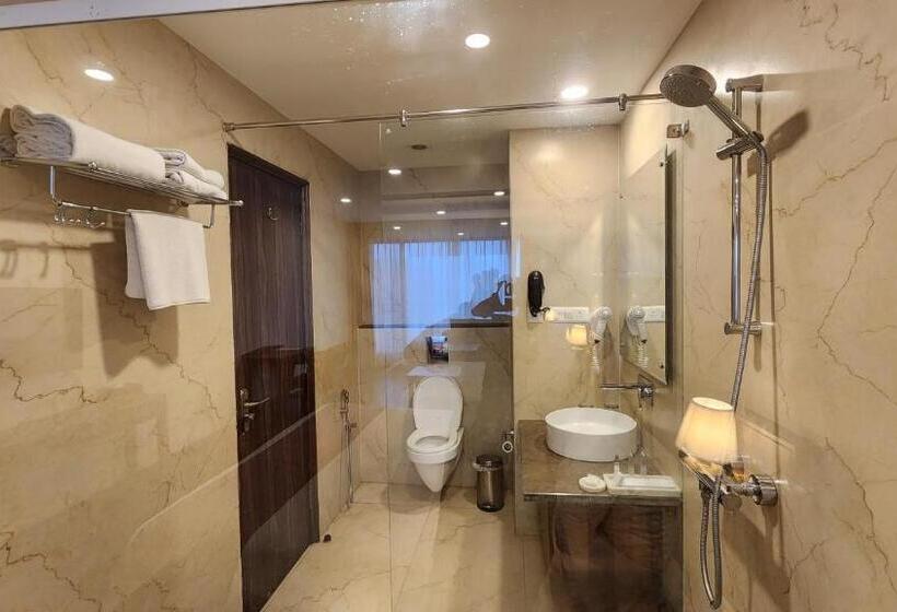 스탠다드 룸 킹사이즈 침대, Lemon Tree Hotel, Kasauli