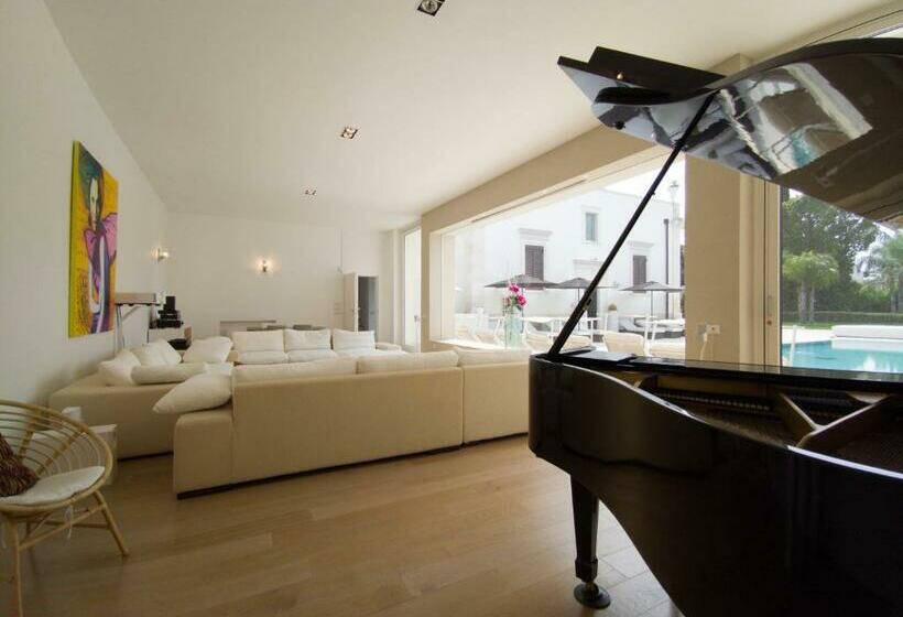 اتاق استاندارد با چشم‌انداز استخر, Relais Villa Magnolia