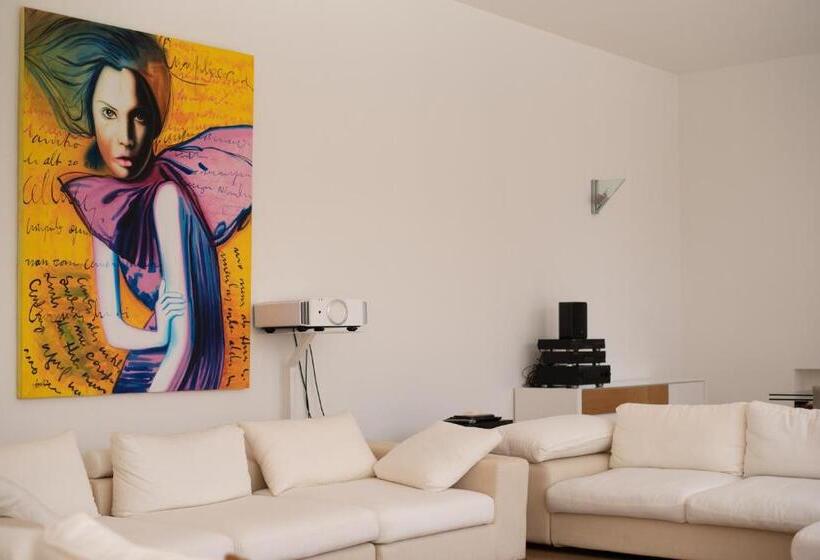اتاق استاندارد با چشم‌انداز استخر, Relais Villa Magnolia