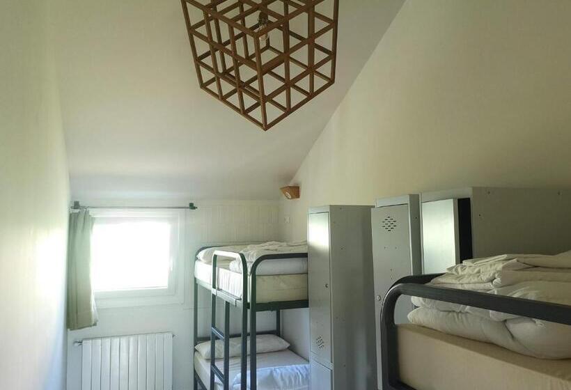 Дом 4 Спальни, Langre Wayve House