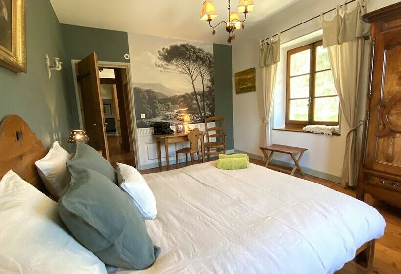Suite with lake view, Les O D Annecy