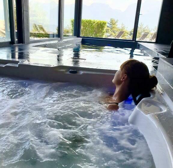 Superior room with lake view, Les O D Annecy