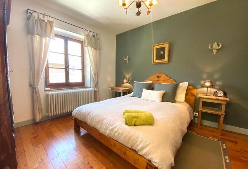 Suite with lake view, Les O D Annecy