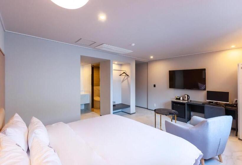 Номер Deluxe, Browndot Hotel Sasang Renecite
