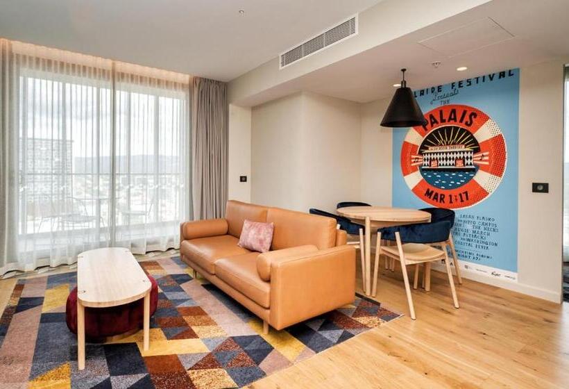 디럭스 스위트, Indigo Adelaide Markets, An Ihg