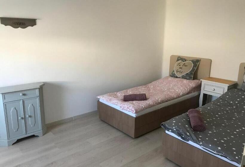 سوئیت 2 خوابه, Karolina Vendégház