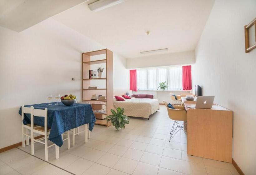 استودیوی لوکس, Residence Panigale