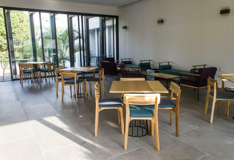 キングサイズベッドのデラックスルーム, Villa Internacional Hotel & Club