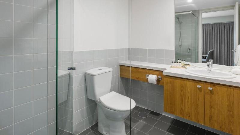 Апартаменты Deluxe 2 Спальни, Oaks Adelaide Embassy Suites